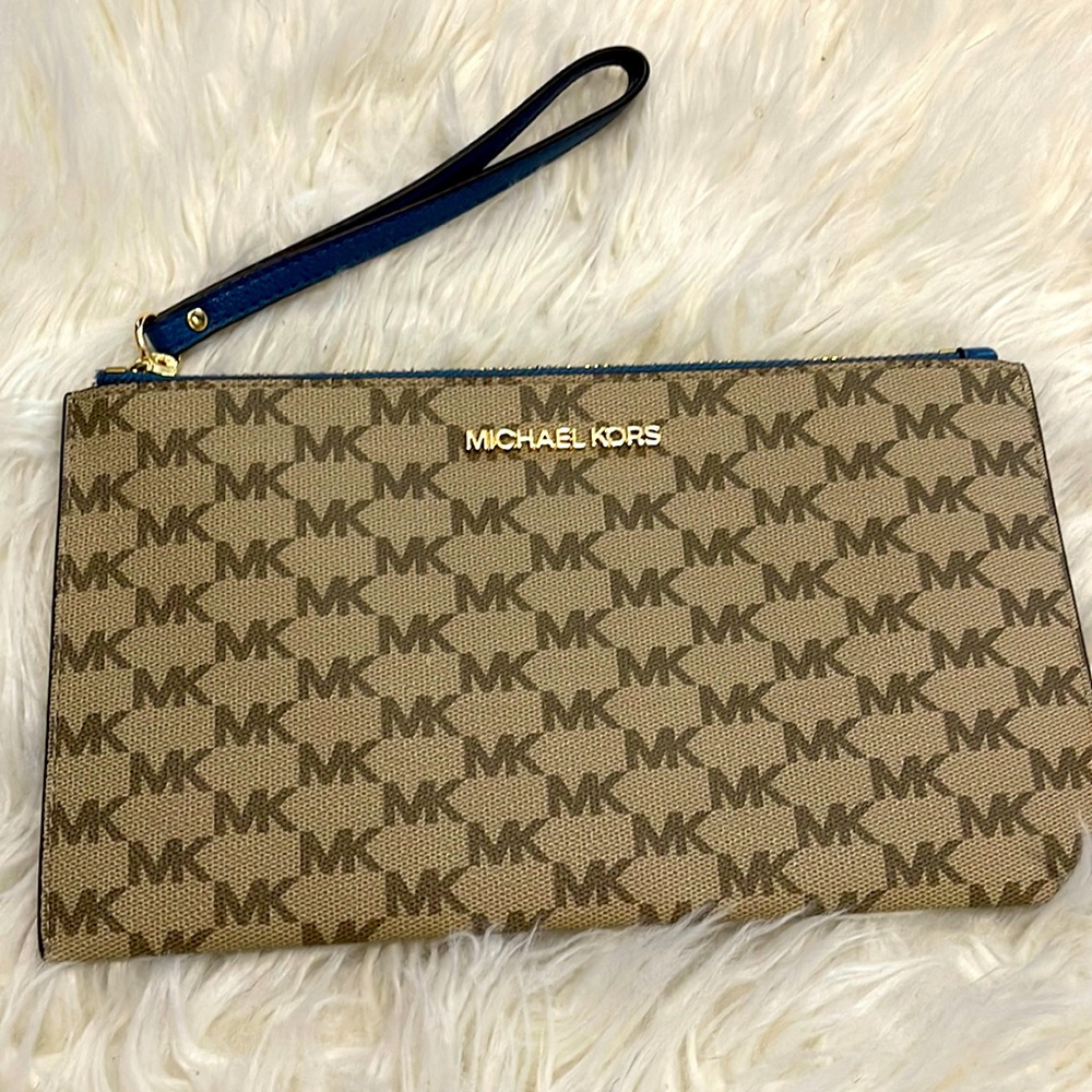 *NWOT* Michael Kors Wristlet w/ blue strap